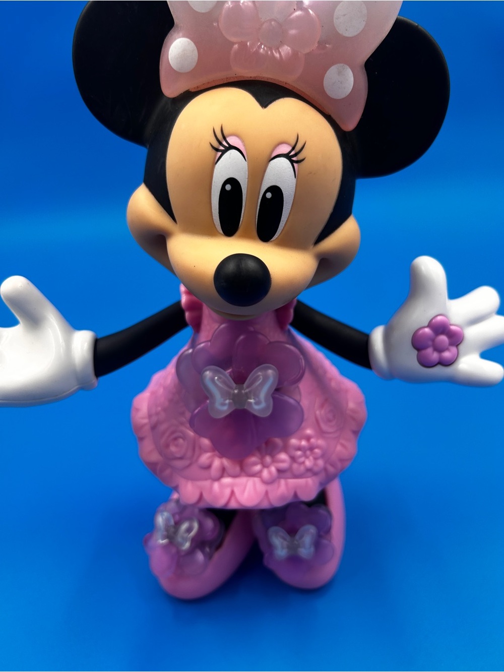 Bloomin' Bows Minnie Mouse interactive talking and singing doll - Picture 3 of 5